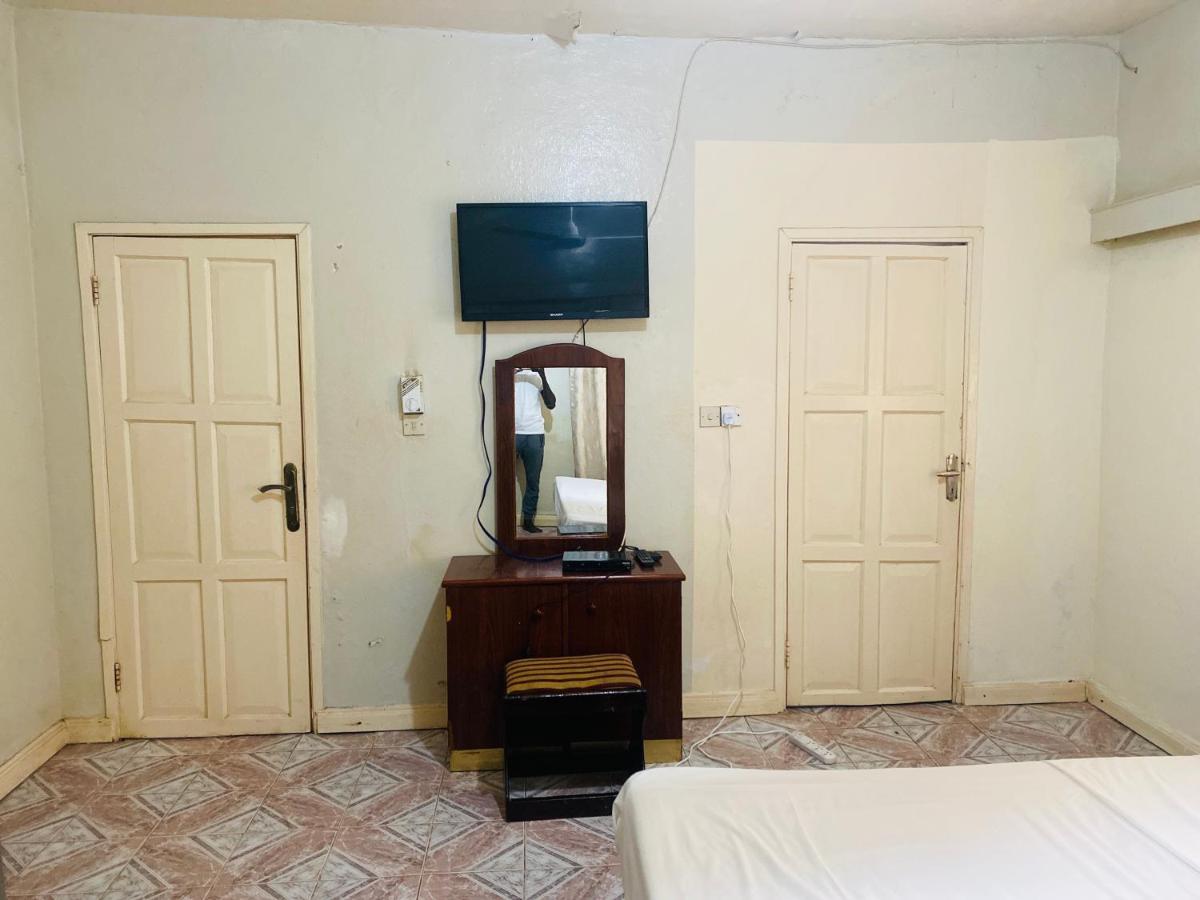 One World Village Guesthouse Bakau المظهر الخارجي الصورة